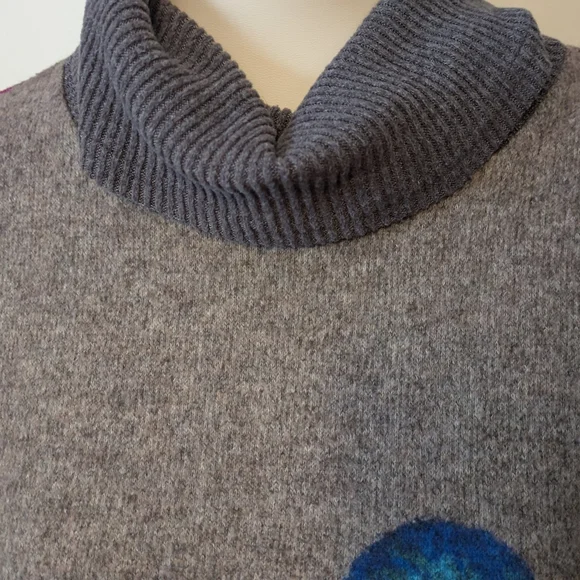 Trisha Tyler Colorful Abstract Patterned Women's Sweater - Picture 3 of 6